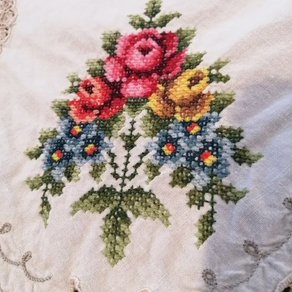 VTG Embroidered Floral Cross Stitch Crochet Tablecloth Hand Stitched Cut Work - Picture 3 of 16